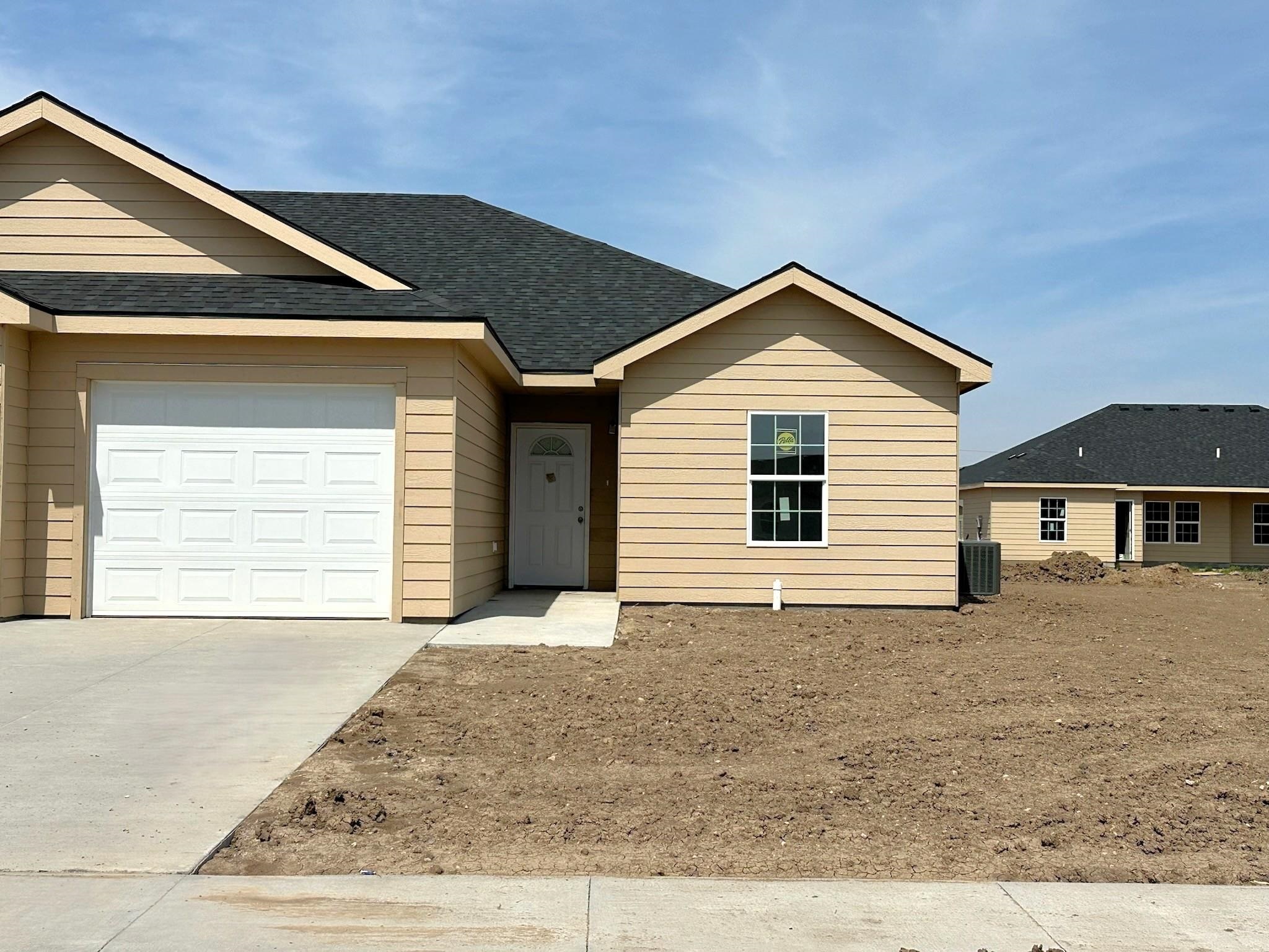 1203 Harbor Dr, Salina, Kansas image 1