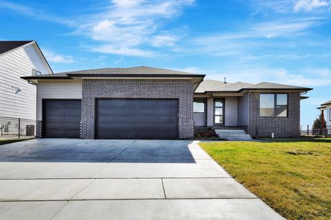 Homes For Sale - 1213 W Lakeway Ct<br/> Andover, KS 67002