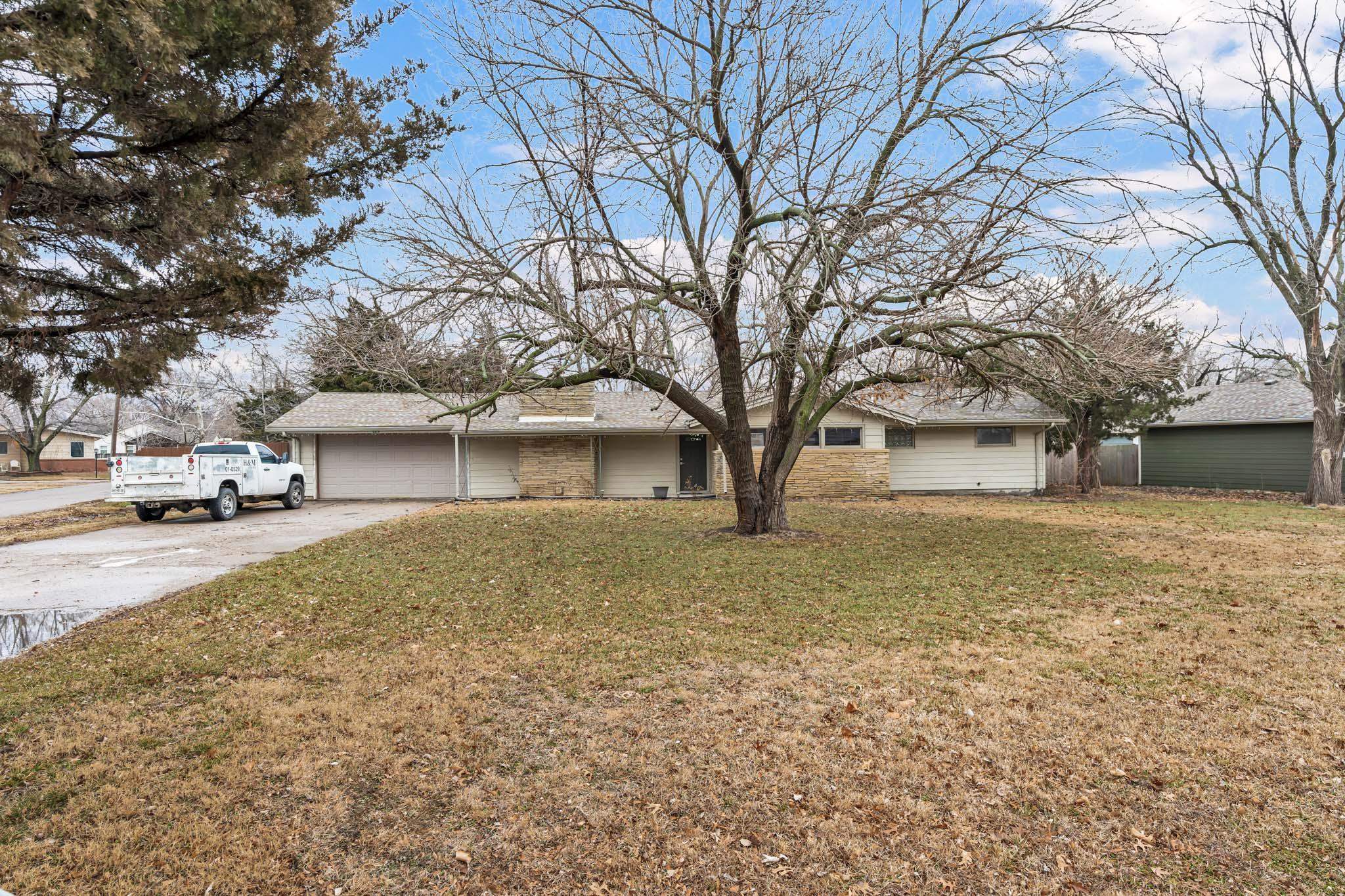 342 S Winterset Ln, Wichita, Kansas image 1