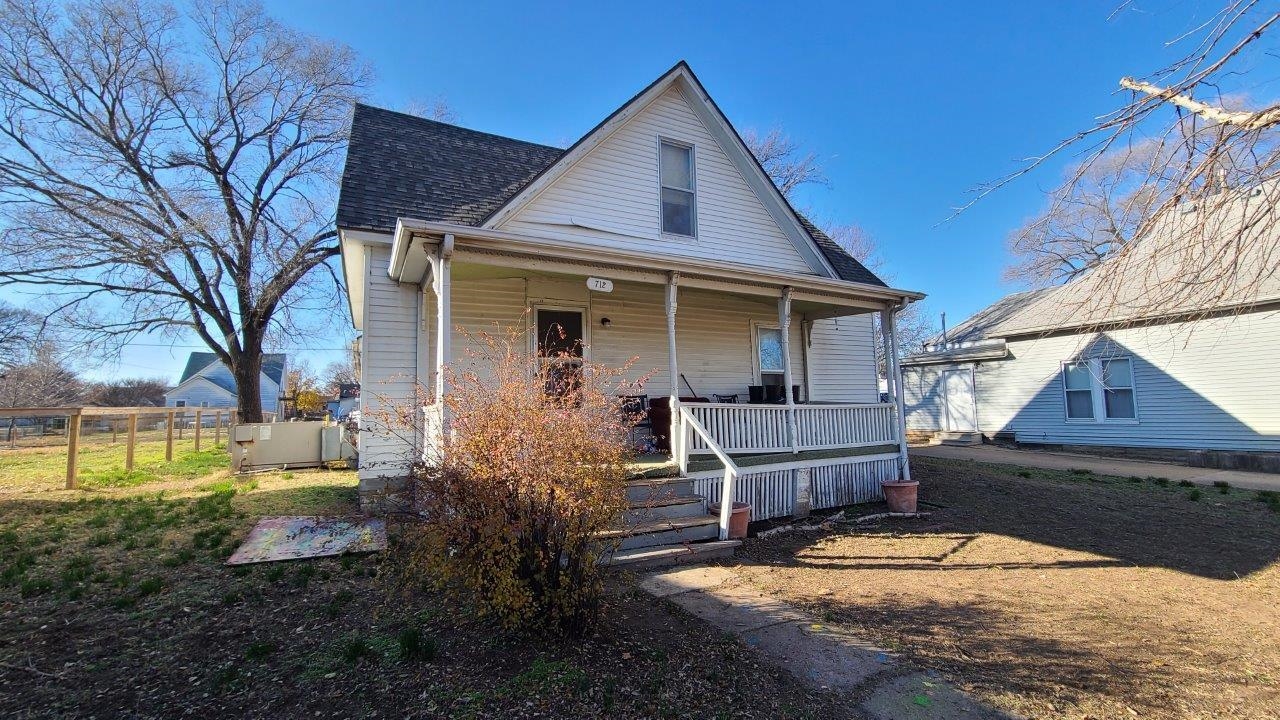 712 N Blaine St, Wellington, Kansas image 1