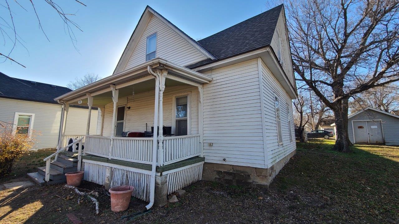 712 N Blaine St, Wellington, Kansas image 3