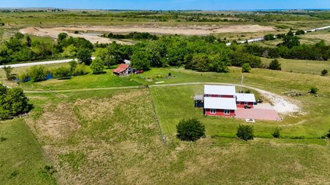 Apartment For Sale - 33225 Wabaunsee Rd<br/> Alma, KS 66401