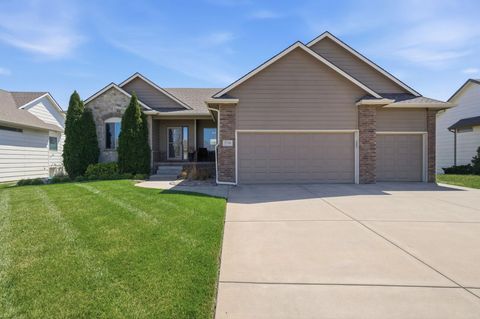 Homes For Sale - 2710 N Woodridge St<br/> Wichita, KS 67226