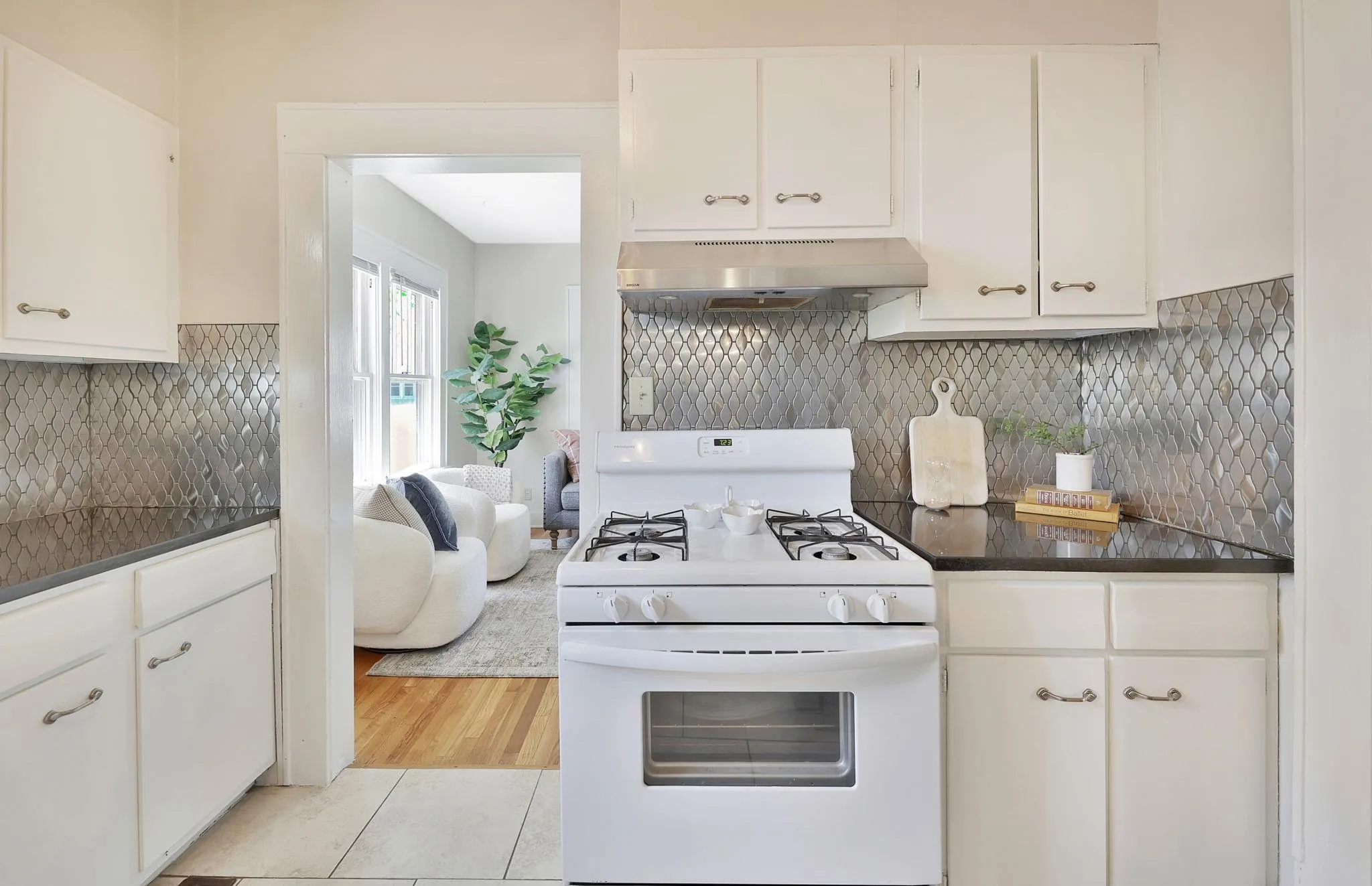 Wichita, Kansas 67211, United States, 4 Bedrooms Bedrooms, ,2 BathroomsBathrooms,Residential,Pending,111997