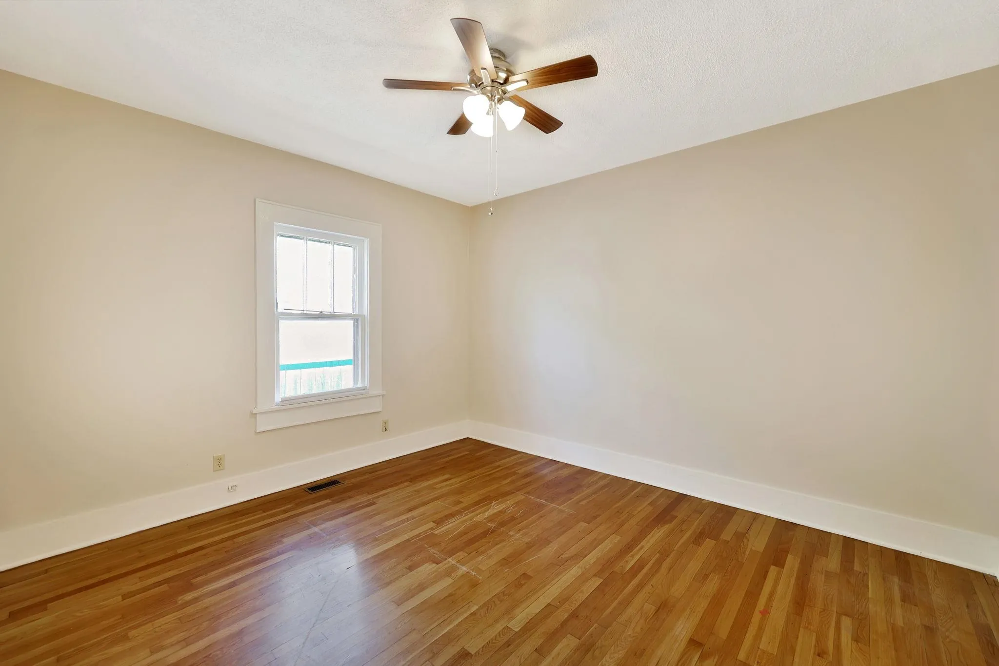 Wichita, Kansas 67211, United States, 4 Bedrooms Bedrooms, ,2 BathroomsBathrooms,Residential,Pending,111997