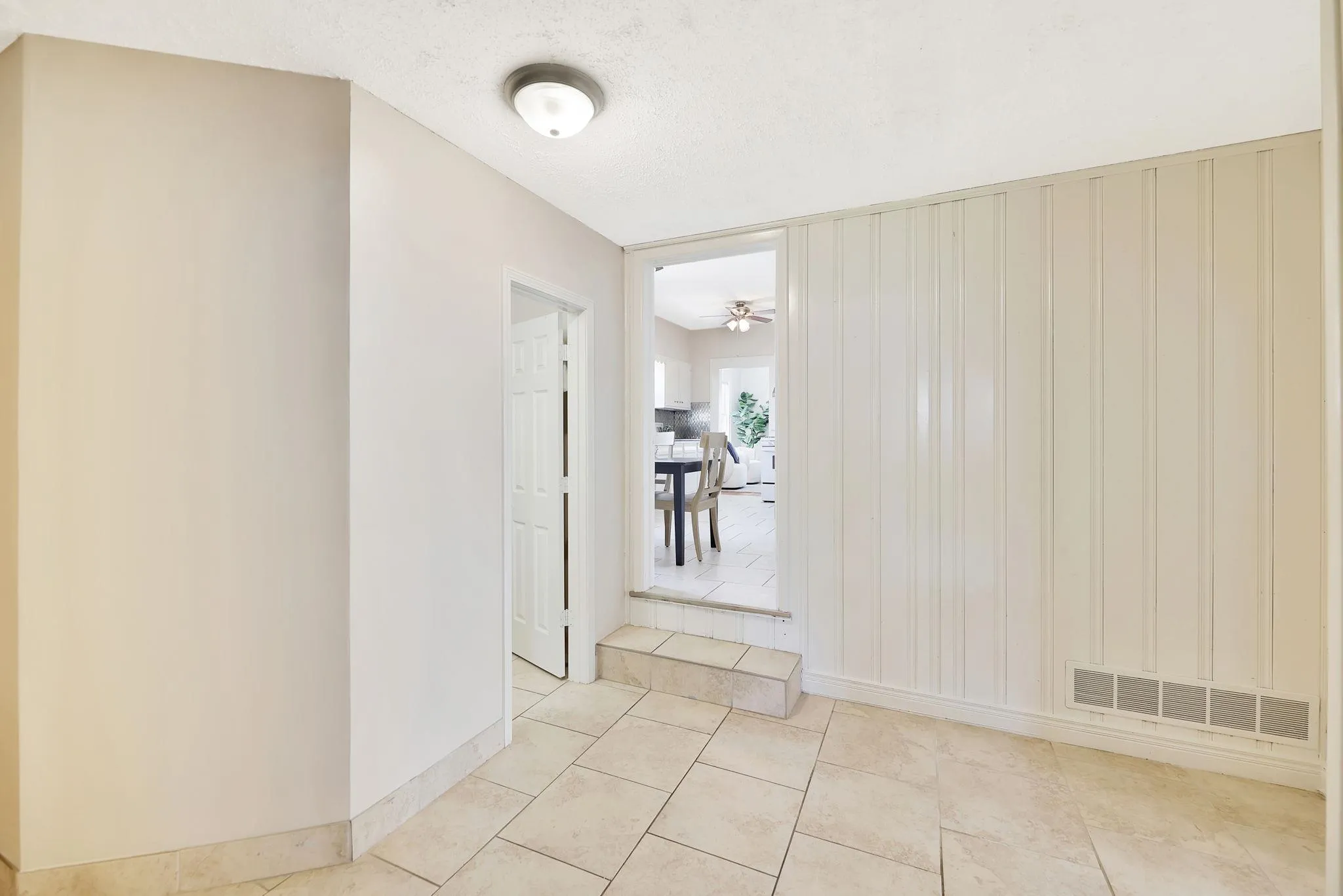 Wichita, Kansas 67211, United States, 4 Bedrooms Bedrooms, ,2 BathroomsBathrooms,Residential,Pending,111997