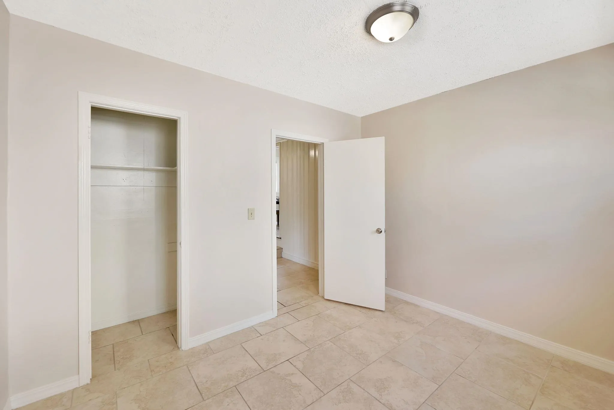 Wichita, Kansas 67211, United States, 4 Bedrooms Bedrooms, ,2 BathroomsBathrooms,Residential,Pending,111997