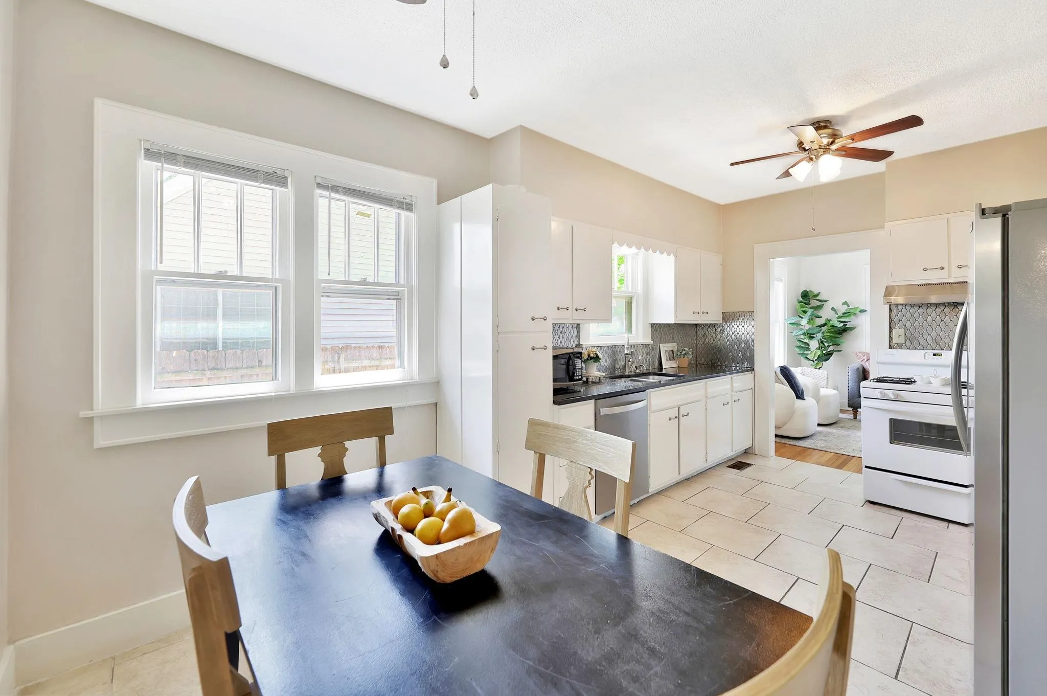 Wichita, Kansas 67211, United States, 4 Bedrooms Bedrooms, ,2 BathroomsBathrooms,Residential,Pending,111997