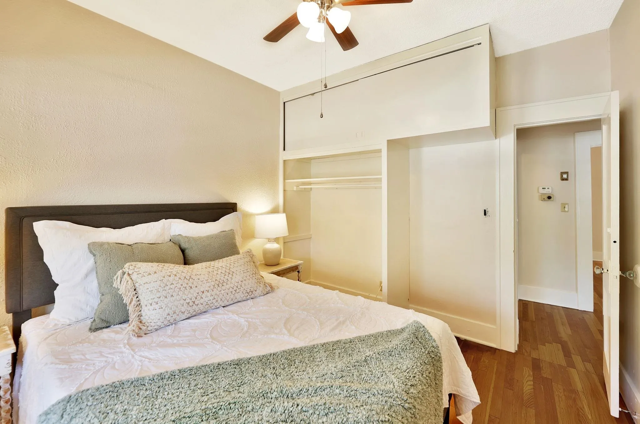 Wichita, Kansas 67211, United States, 4 Bedrooms Bedrooms, ,2 BathroomsBathrooms,Residential,Pending,111997