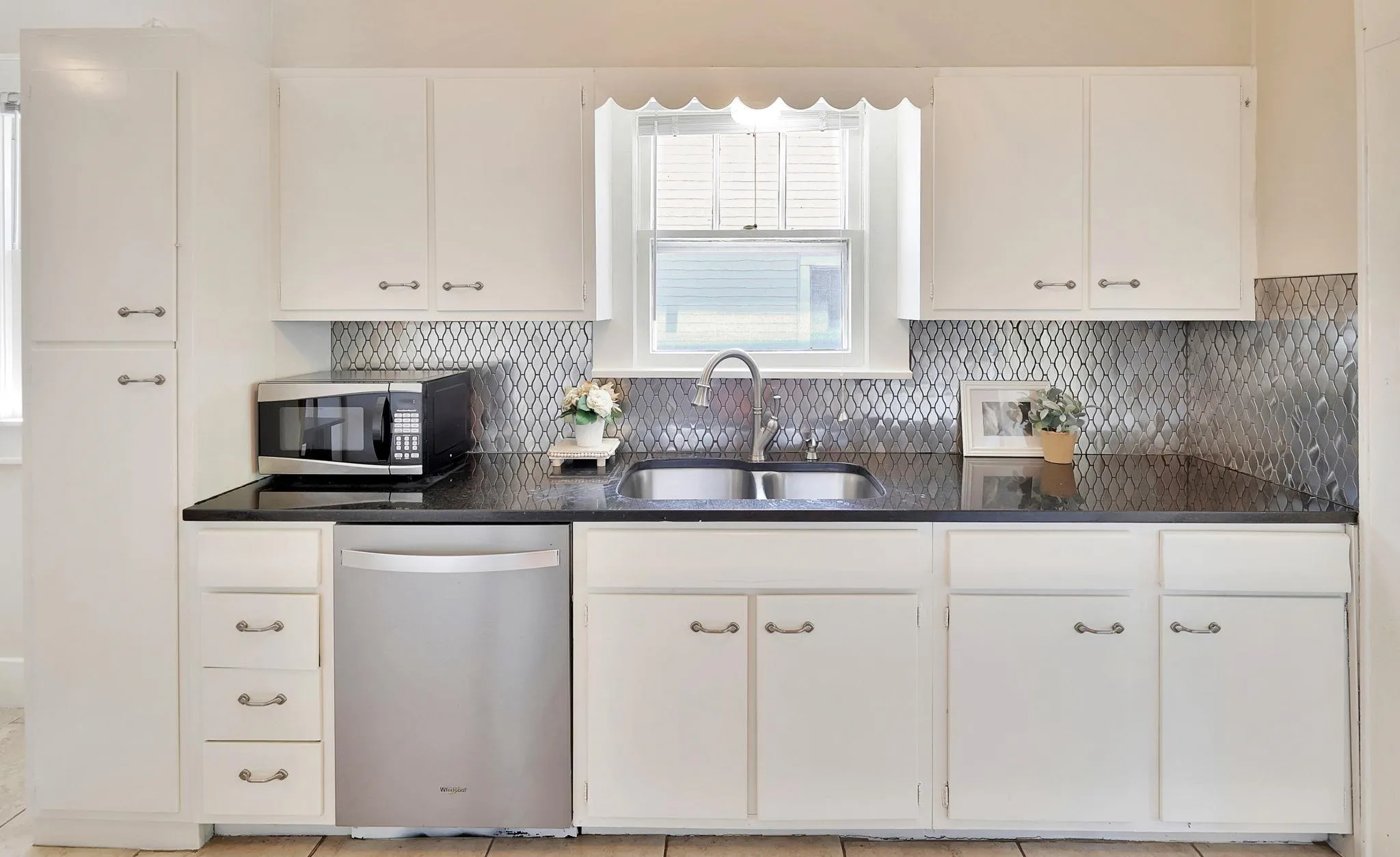 Wichita, Kansas 67211, United States, 4 Bedrooms Bedrooms, ,2 BathroomsBathrooms,Residential,Pending,111997