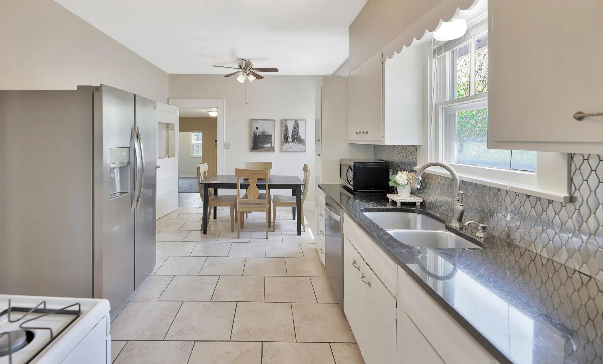 Wichita, Kansas 67211, United States, 4 Bedrooms Bedrooms, ,2 BathroomsBathrooms,Residential,Pending,111997