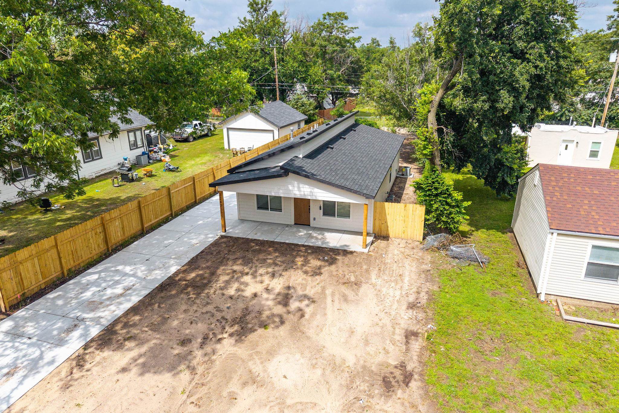 2247 S Santa Fe St, Wichita, Kansas image 2
