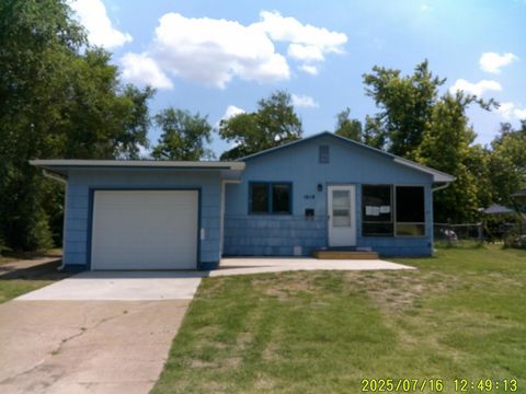 Homes For Sale - 1619 Cloud Circle<br/> Salina, KS 67401