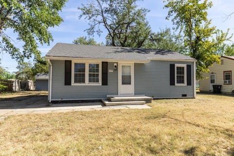 Homes For Sale - 819 Choctaw Ave<br/> Salina, KS 67401