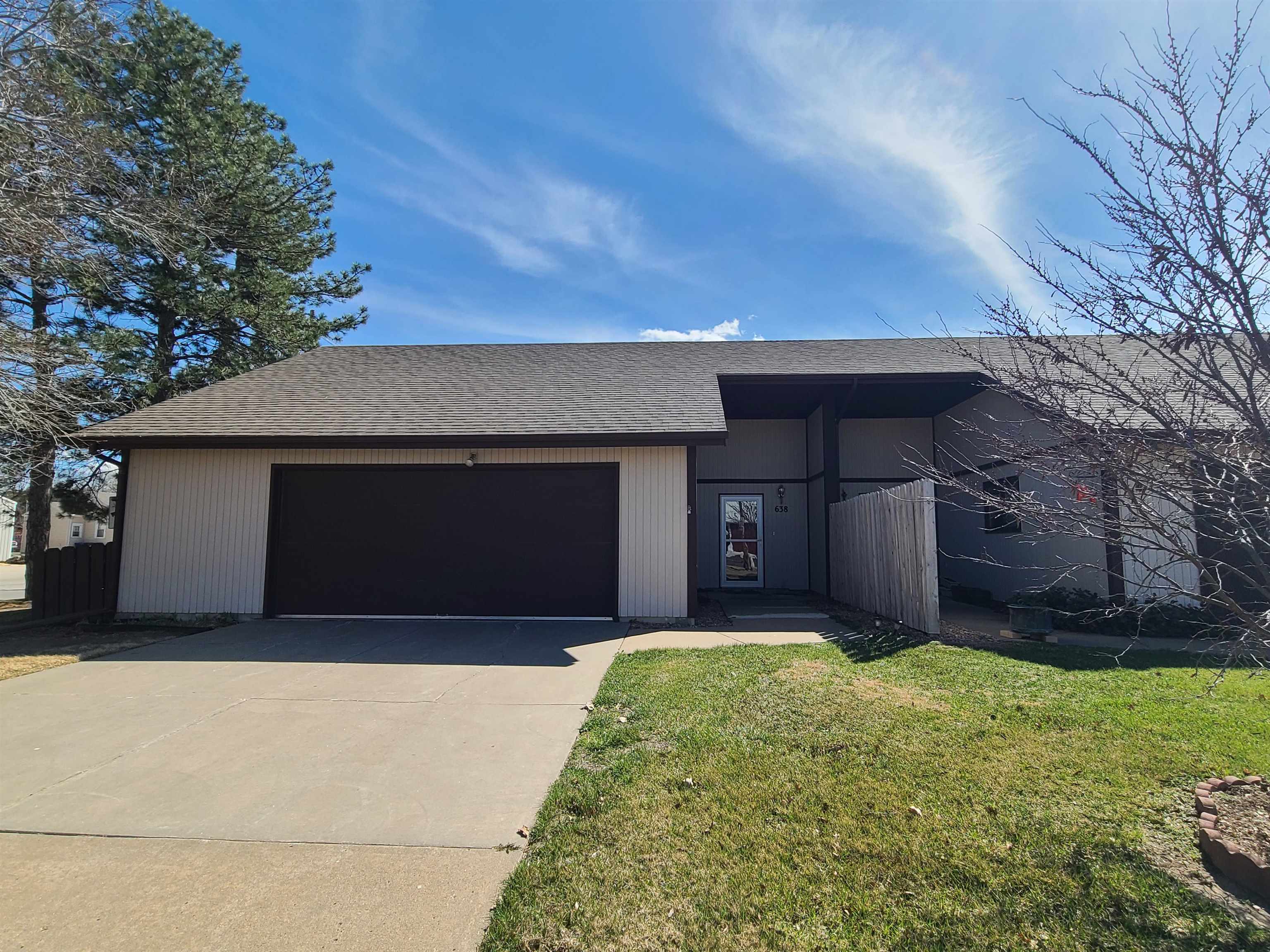 638 E State St, Lindsborg, Kansas image 1