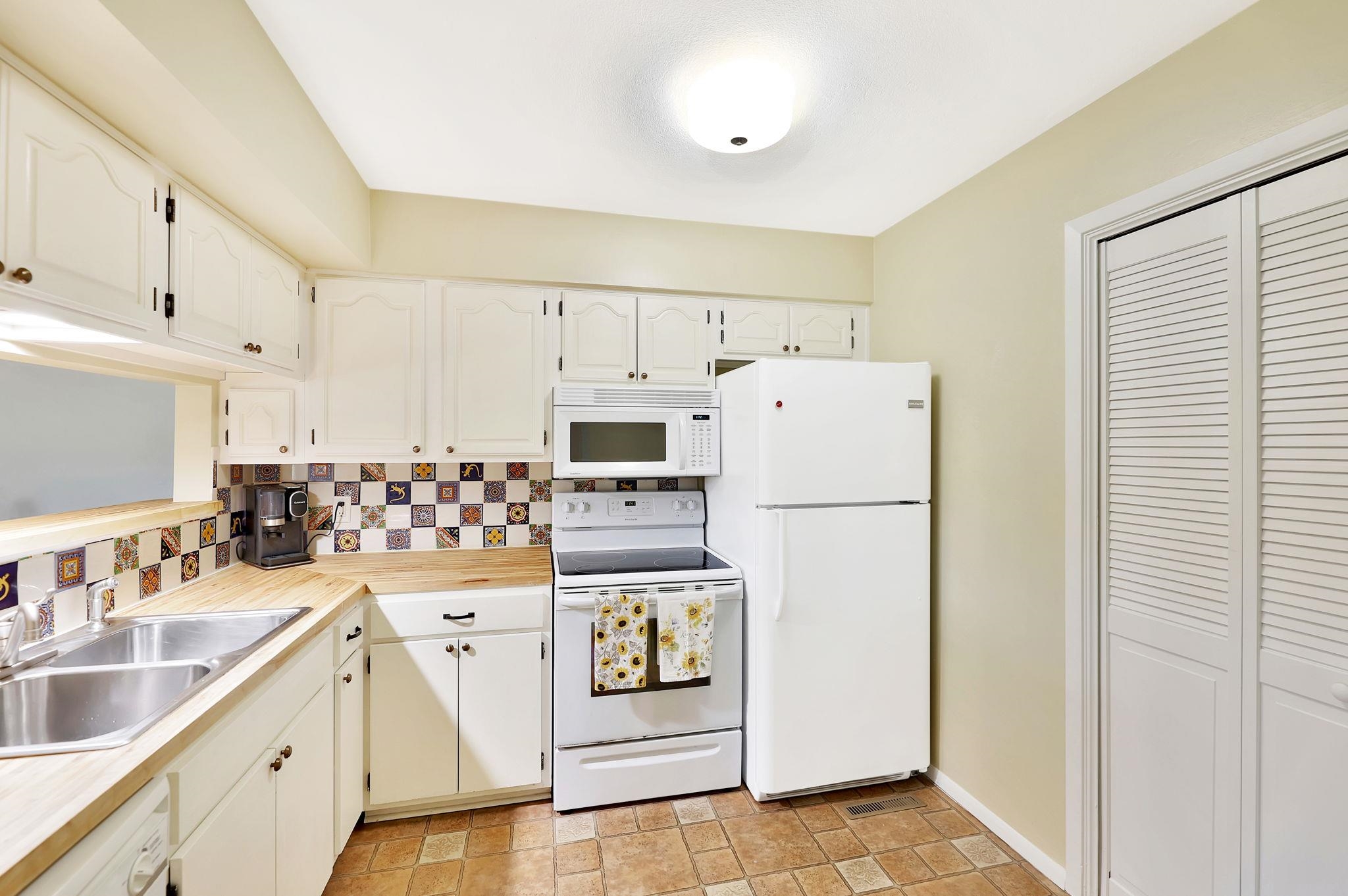 8201 E Harry St, Wichita, Kansas image 11