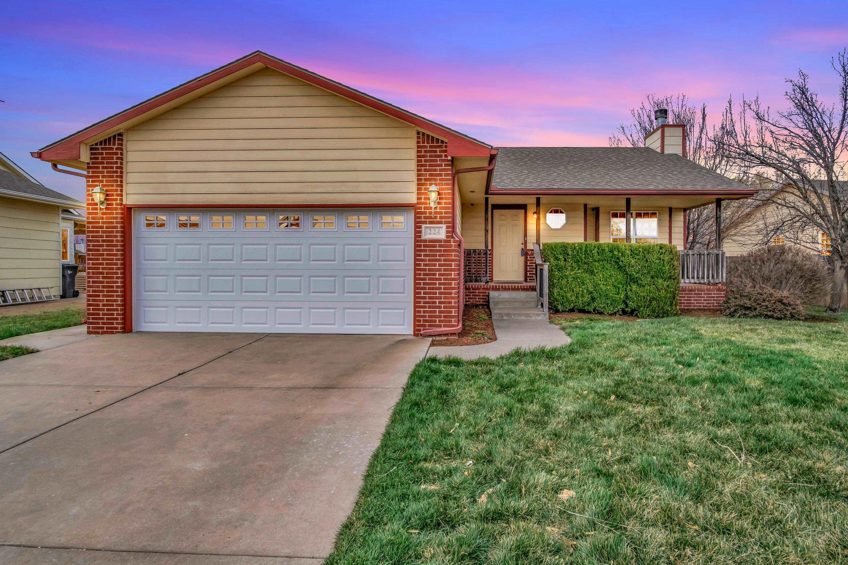 224 Victoria Ct, Newton, Kansas image 1