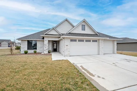 6005 Forbes St, Bel Aire, KS MLS: 652575