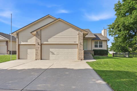 Homes For Sale - 5313 Shadowridge Court<br/> Wichita, KS 67220