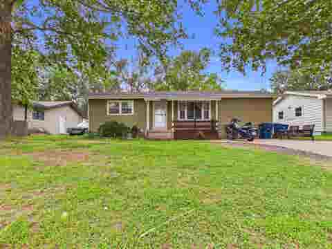 Homes For Sale - 901 N Foulk Dr<br/> Sumner County, Belle Plaine, KS 67013