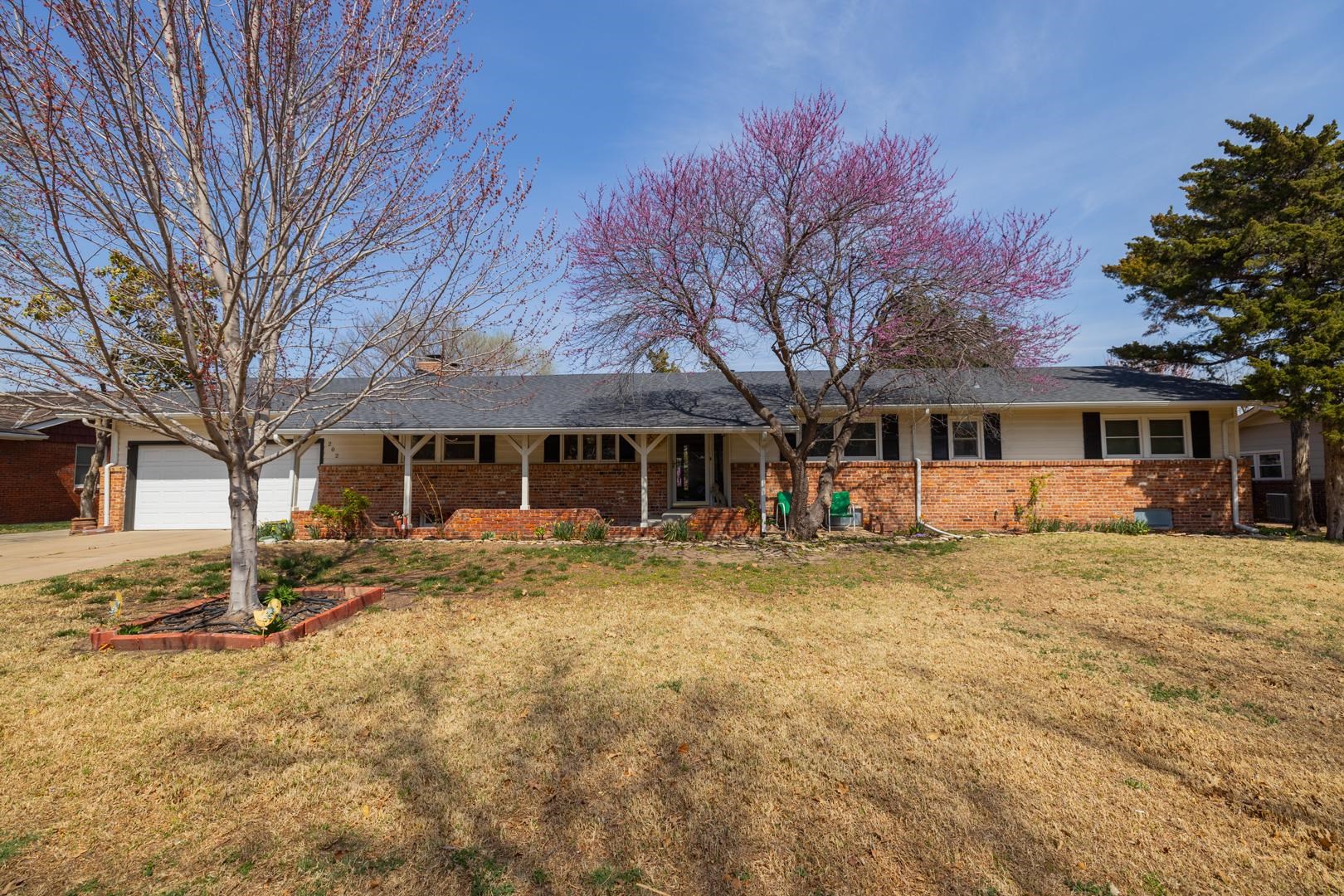 202 S Bonnie Brae St, Wichita, Kansas image 1
