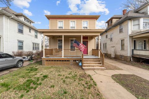 Homes For Sale - 706 W Ash St<br/> Salina, KS 67401