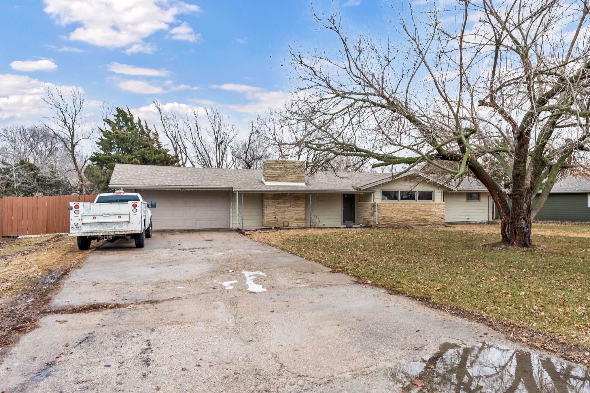 342 S Winterset Ln, Wichita, Kansas image 3