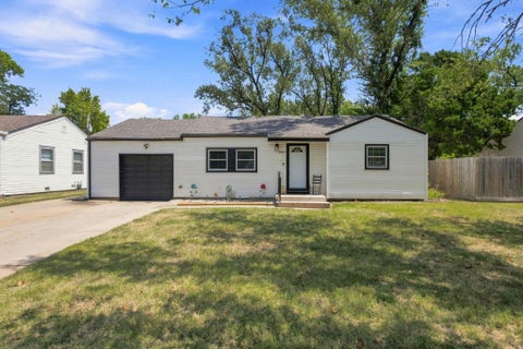 Homes For Sale - 2422 S Everett St<br/> Wichita, KS 67217