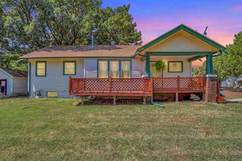 Homes For Sale - 625 E 5th St<br/> Newton, KS 67114