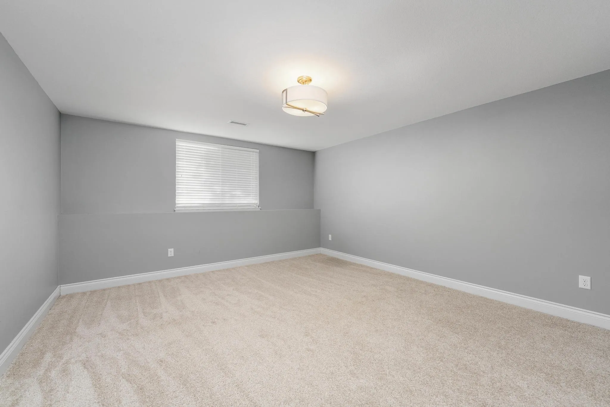 Rose Hill, Kansas 67133, United States, 5 Bedrooms Bedrooms, ,4 BathroomsBathrooms,Residential,Active,37113