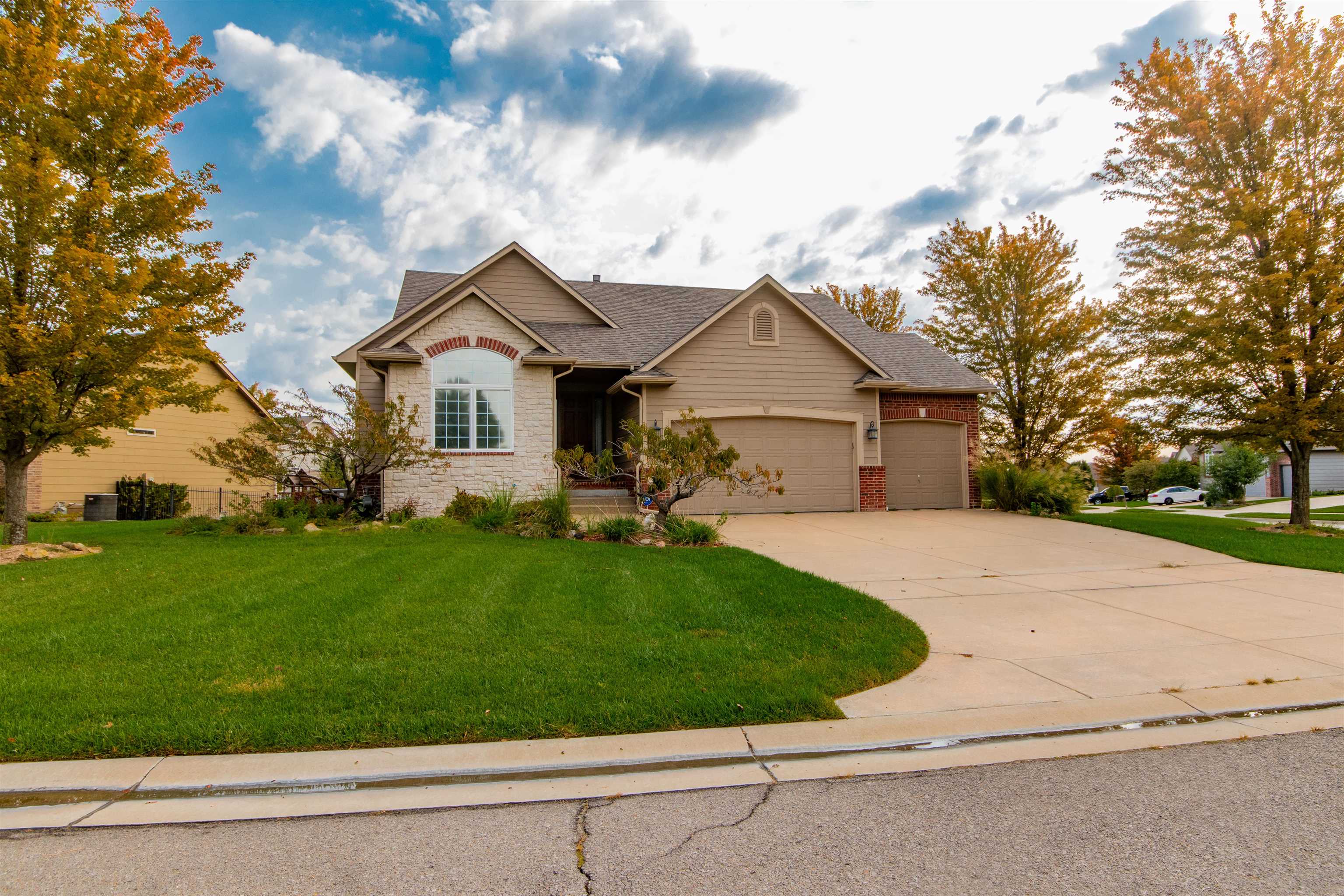 820 N Crescent Lakes Ct, Andover, Kansas image 1