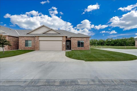 Townhouse For Sale - 139 N Sheridan Ave<br/> Valley Center, KS 67147
