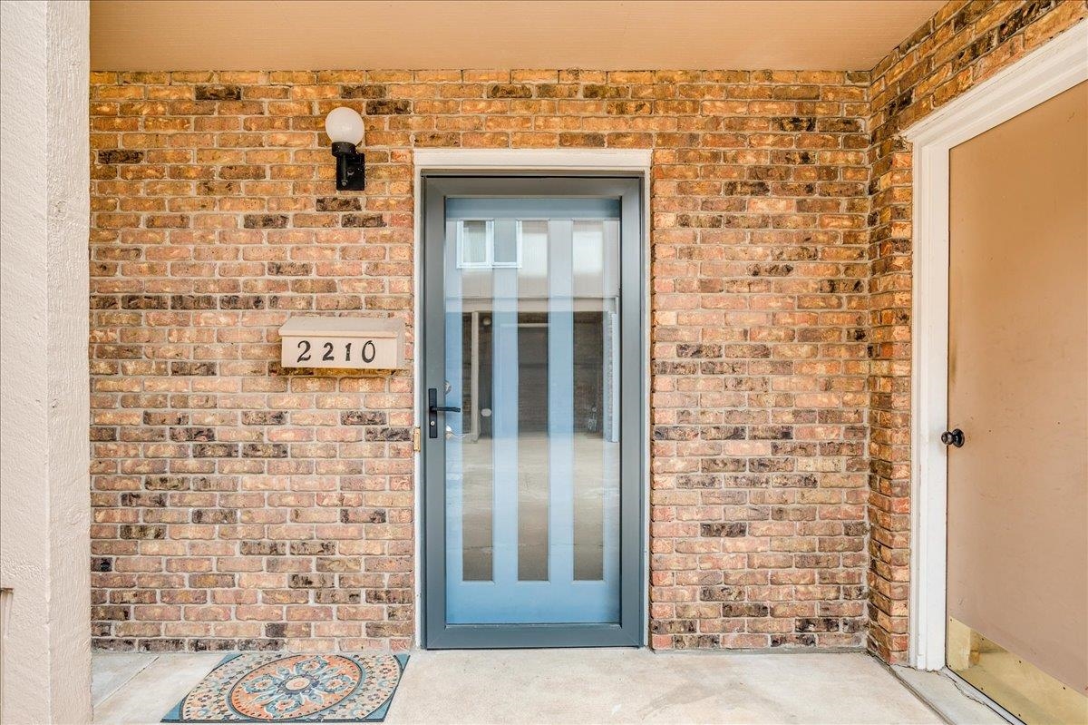 2210 Dover Dr, Hutchinson, Kansas image 6