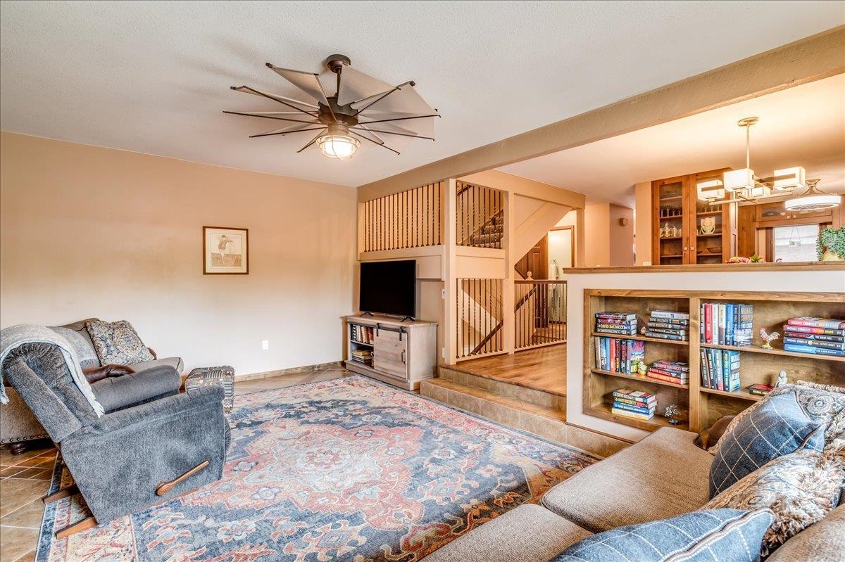 2210 Dover Dr, Hutchinson, Kansas image 12