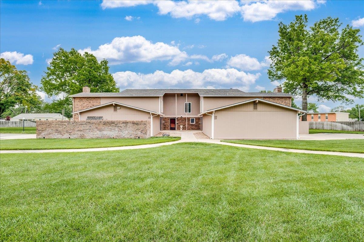 2210 Dover Dr, Hutchinson, Kansas image 1