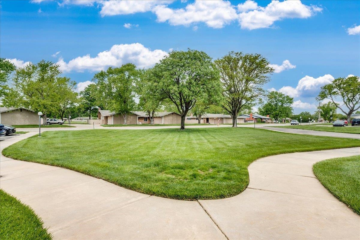 2210 Dover Dr, Hutchinson, Kansas image 3