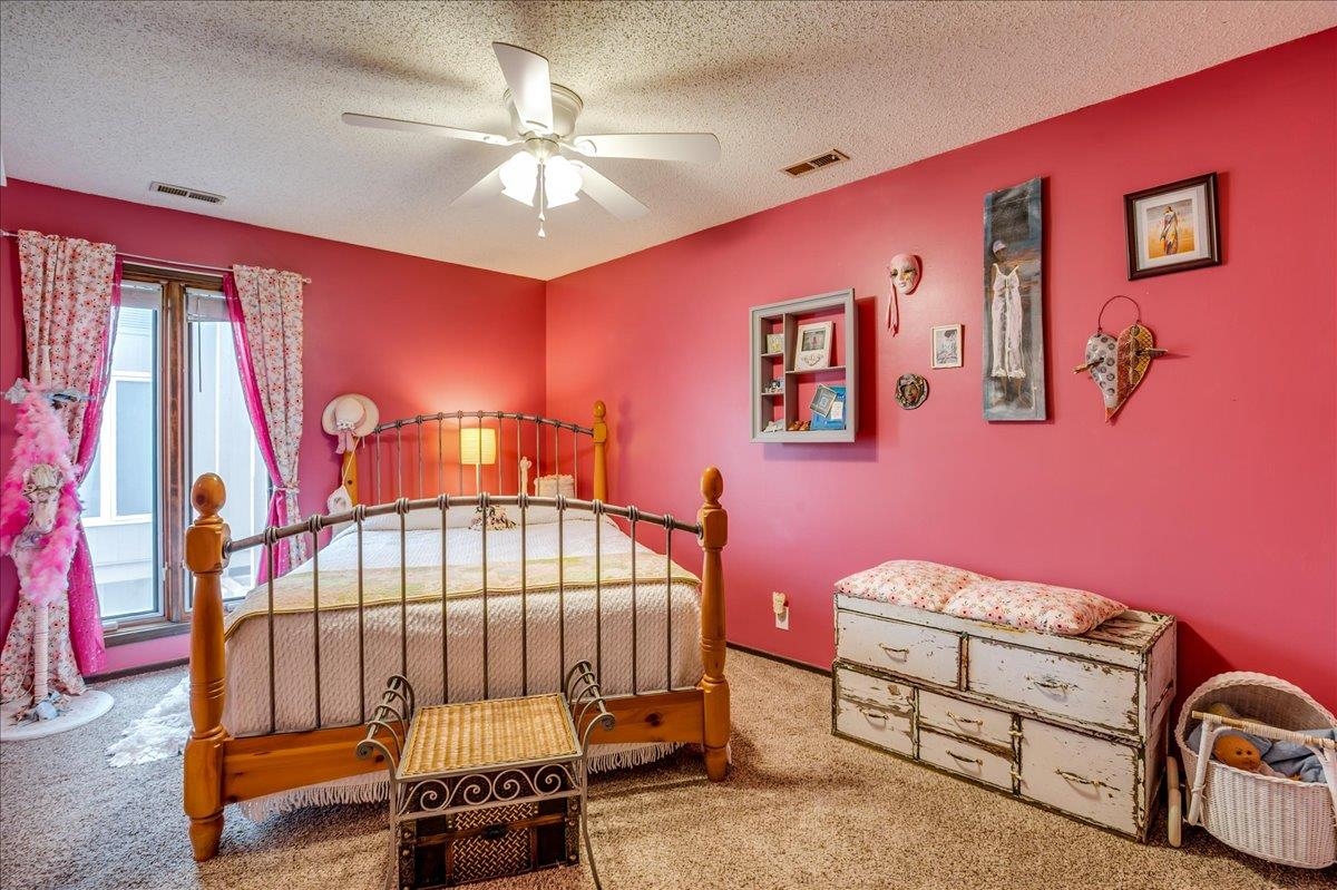 2210 Dover Dr, Hutchinson, Kansas image 27