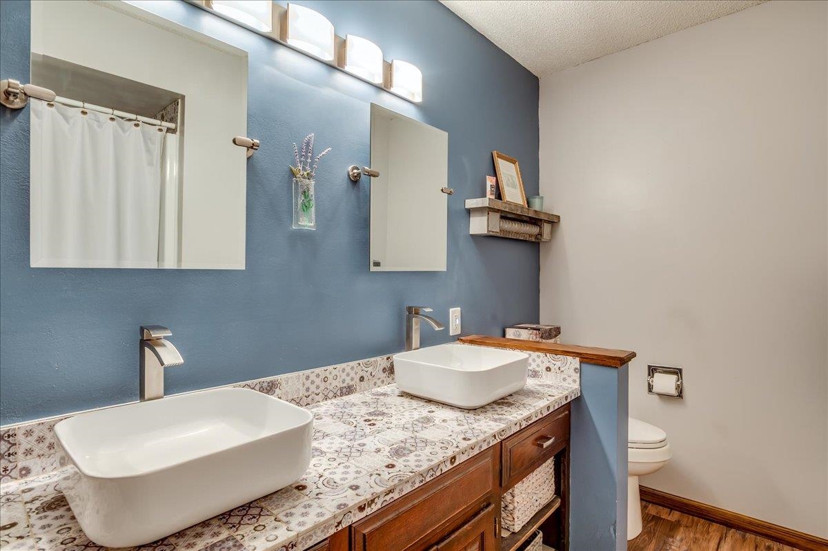 2210 Dover Dr, Hutchinson, Kansas image 31