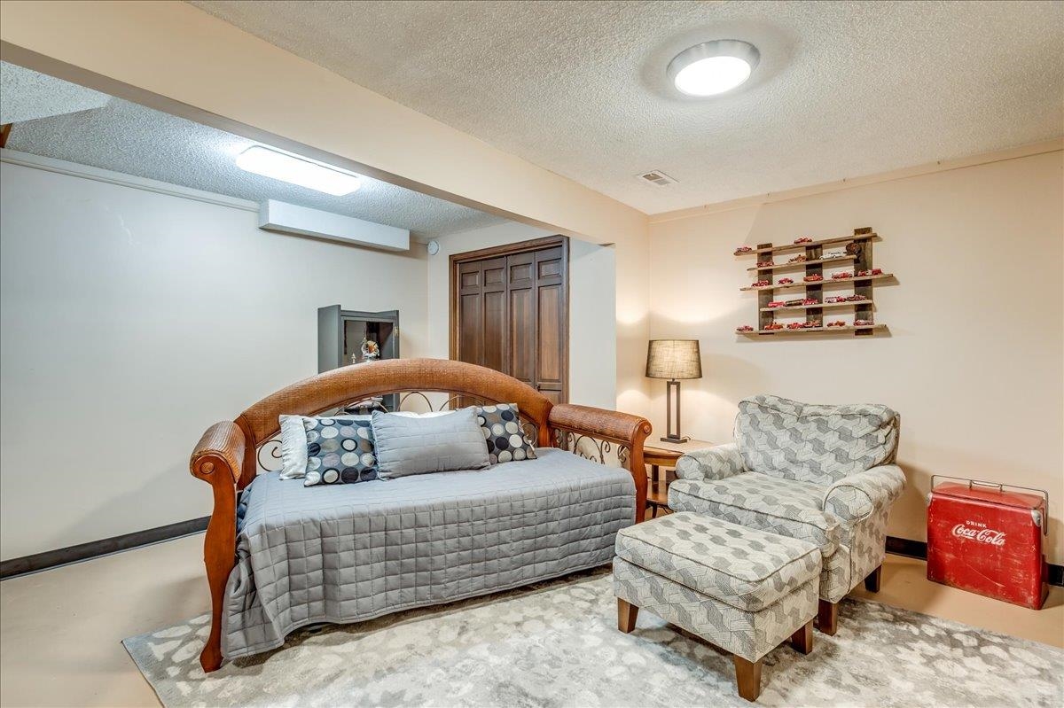 2210 Dover Dr, Hutchinson, Kansas image 34