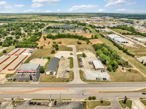 Tiny photo for 222 N Millheisler Rd, El Dorado, KS 67042 (MLS # 669272)