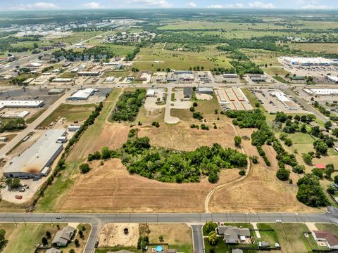 Tiny photo for 222 N Millheisler Rd, El Dorado, KS 67042 (MLS # 669272)