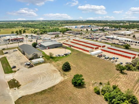 Tiny photo for 222 N Millheisler Rd, El Dorado, KS 67042 (MLS # 669272)