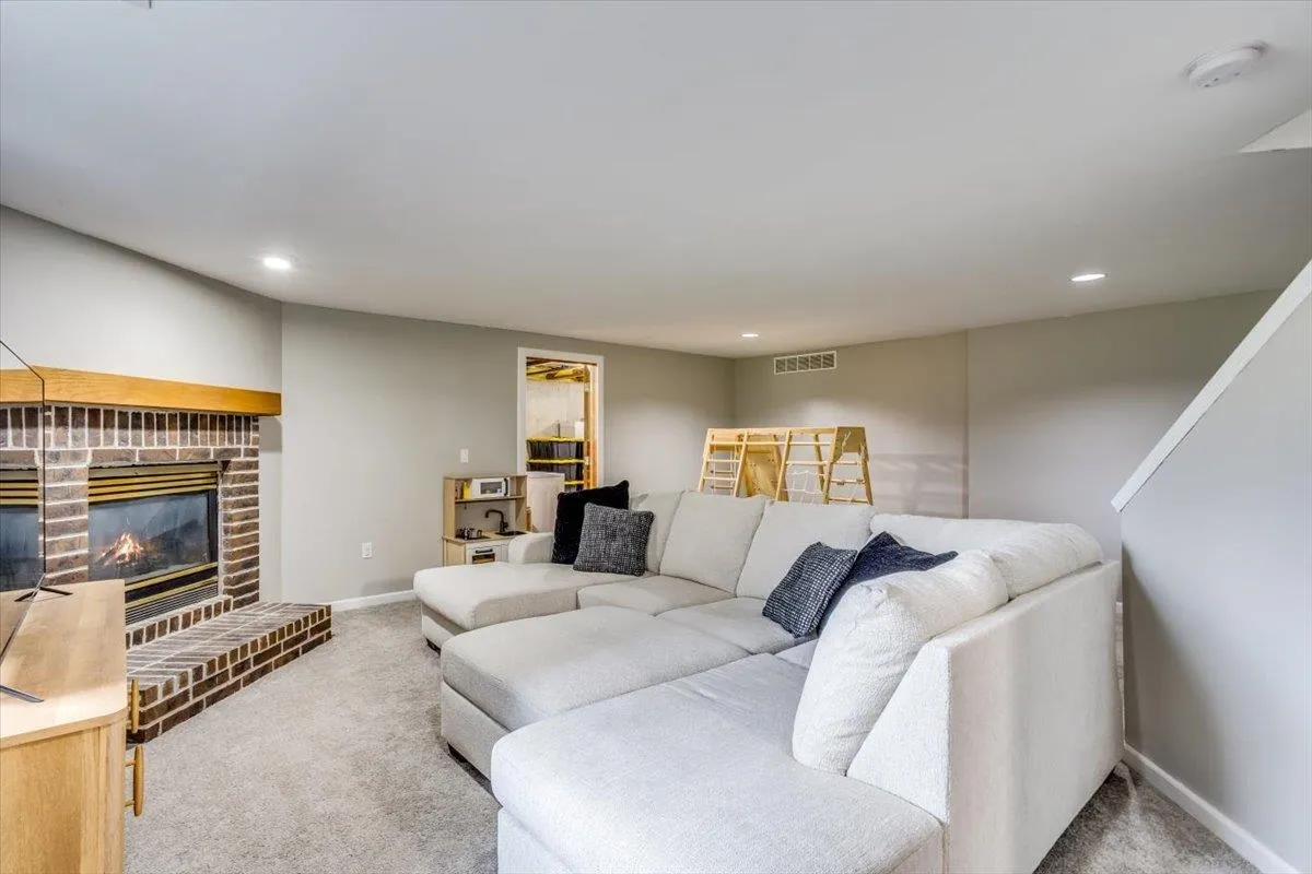 Wichita, Kansas 67205, United States, 4 Bedrooms Bedrooms, ,3 BathroomsBathrooms,Residential,Active,92325