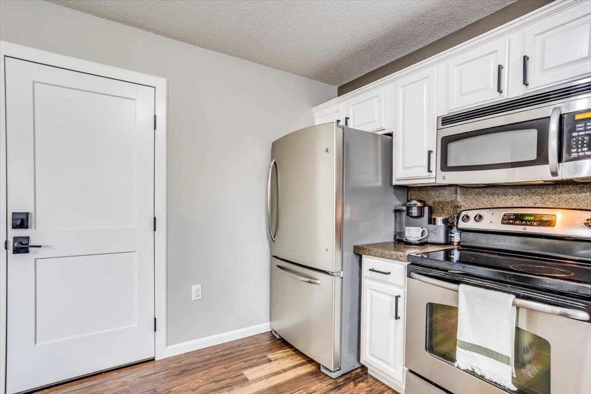 Wichita, Kansas 67205, United States, 4 Bedrooms Bedrooms, ,3 BathroomsBathrooms,Residential,Active,92325