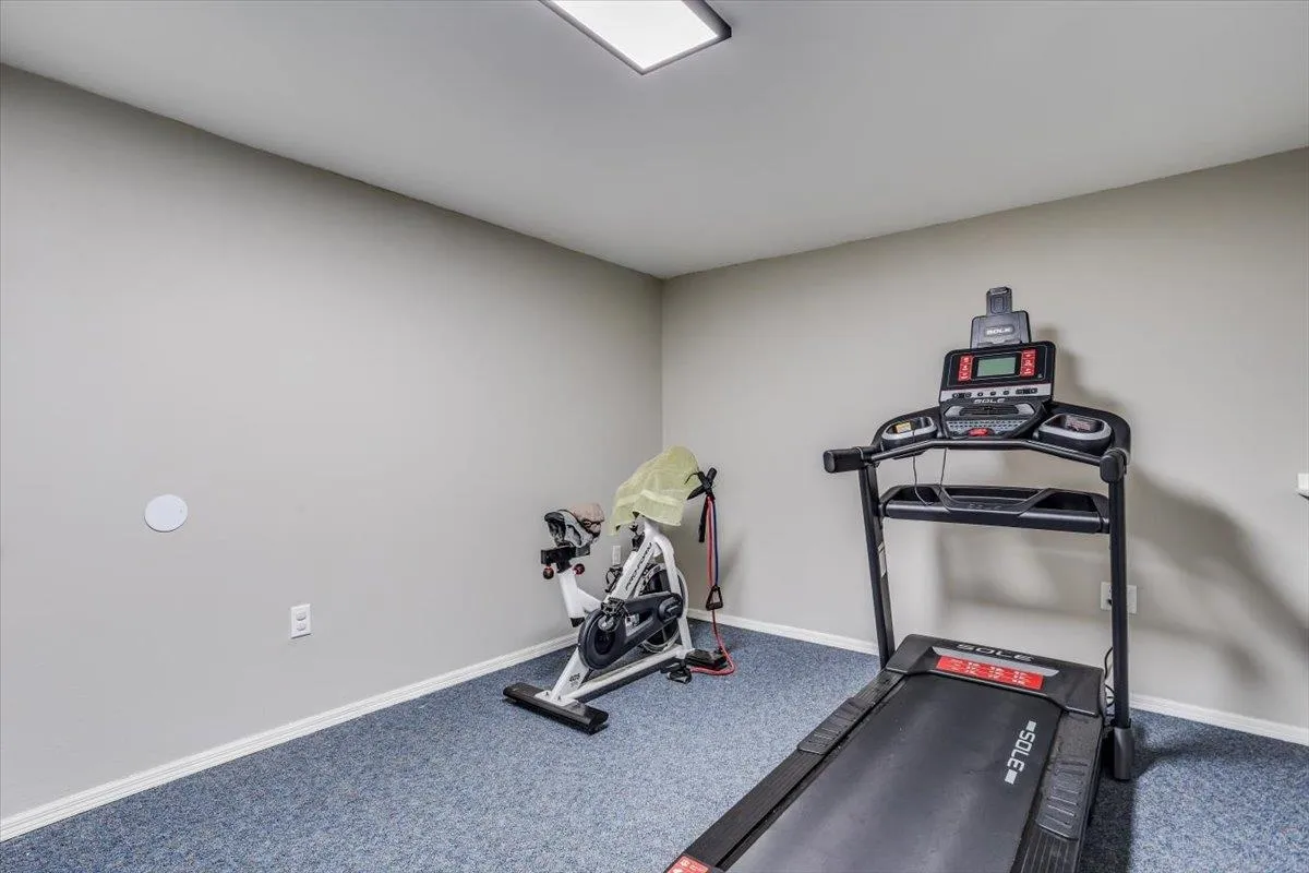 Wichita, Kansas 67205, United States, 4 Bedrooms Bedrooms, ,3 BathroomsBathrooms,Residential,Active,92325