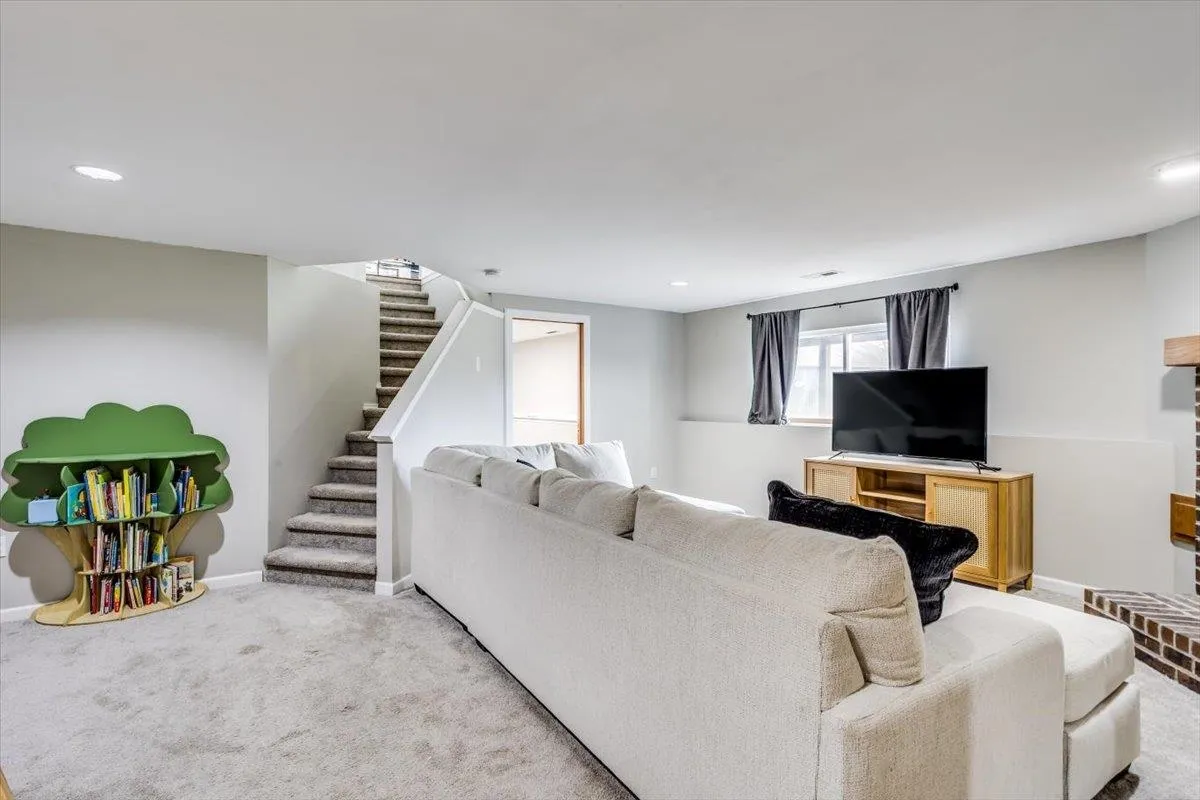 Wichita, Kansas 67205, United States, 4 Bedrooms Bedrooms, ,3 BathroomsBathrooms,Residential,Active,92325