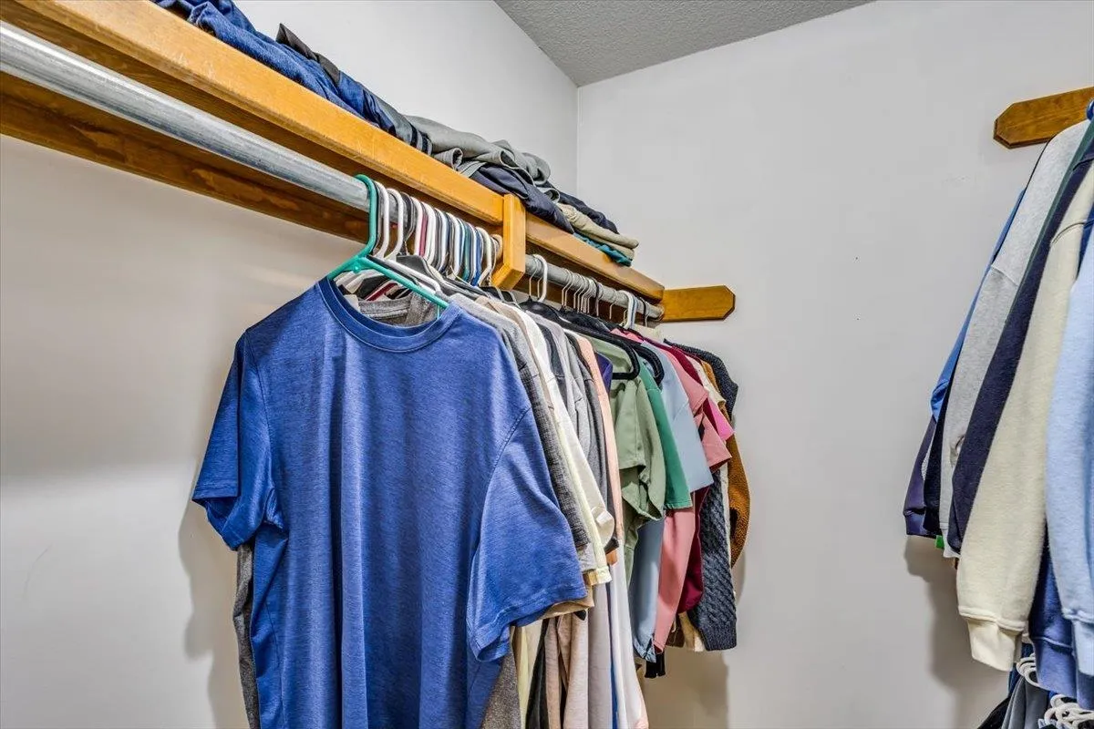 Wichita, Kansas 67205, United States, 4 Bedrooms Bedrooms, ,3 BathroomsBathrooms,Residential,Active,92325