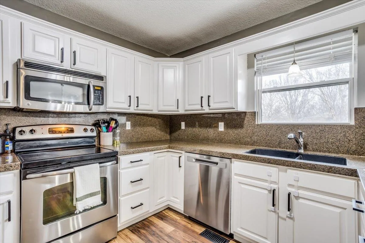 Wichita, Kansas 67205, United States, 4 Bedrooms Bedrooms, ,3 BathroomsBathrooms,Residential,Active,92325