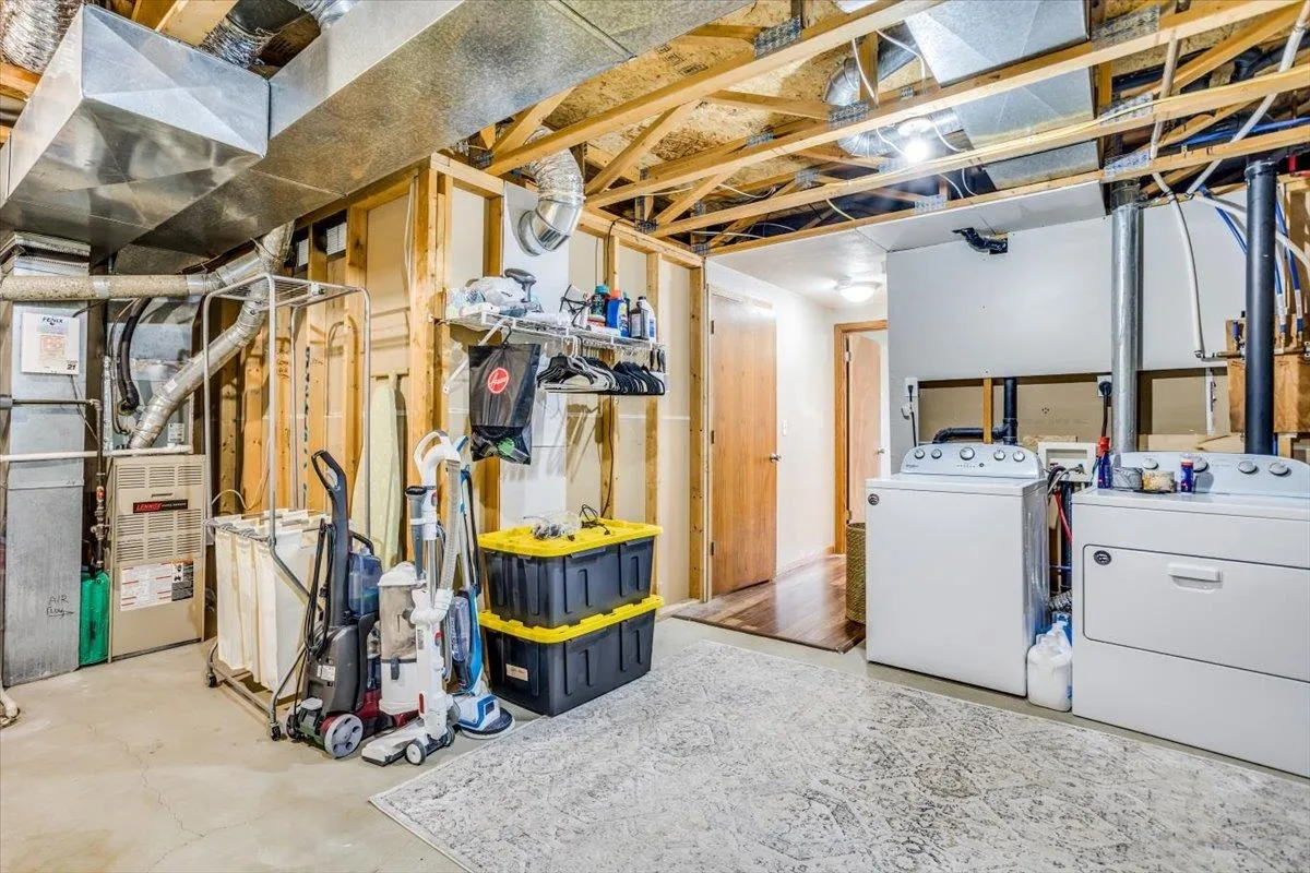 Wichita, Kansas 67205, United States, 4 Bedrooms Bedrooms, ,3 BathroomsBathrooms,Residential,Active,92325