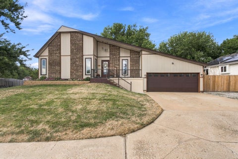 Homes For Sale - 329 N Lioba Dr<br/> Andover, KS 67002